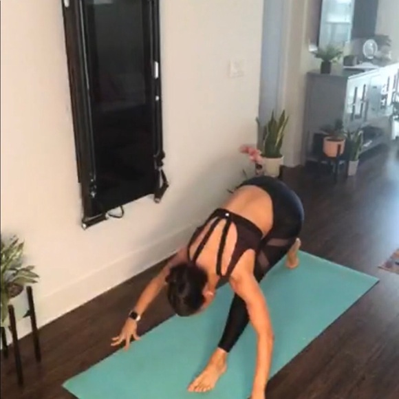 Lululemon Run the Day Bra Size 4 in Low Tide Blush Berry Black Sports Bra - Picture 10 of 12